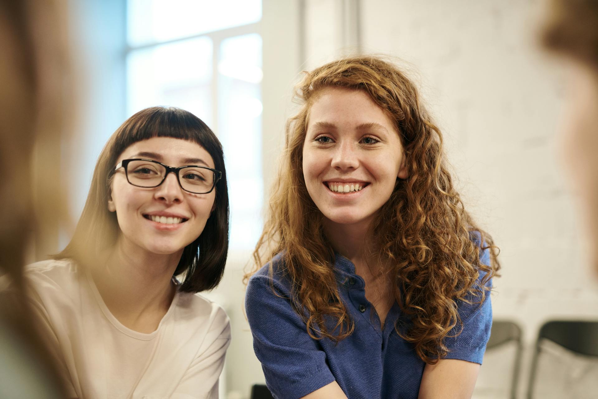 Two smiling colleagues in conversation.